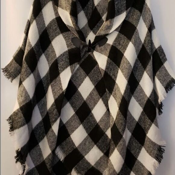 Black and White Plaid Shawl - Picture 3 of 5
